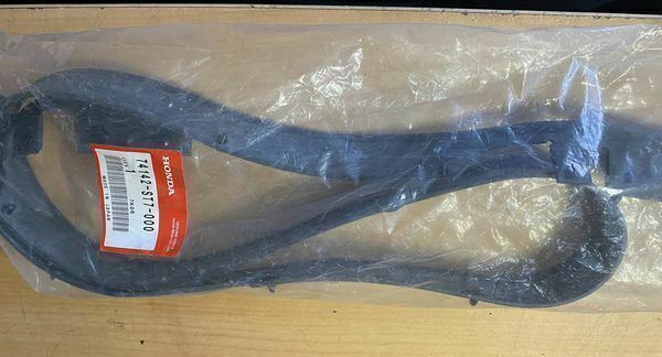 HONDA  OEM  RUBBER, HOOD SEAL  INTEGRA 3D  INTEGRA 4D  74142-ST7-000