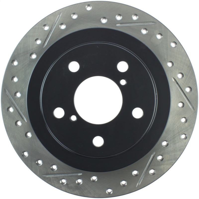 Rotor trasero derecho ranurado y perforado StopTech 05-06 Saab 9-2X AWD / 02-05 Impreza WRX / 02 WRX STi
