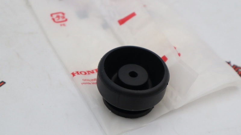 Almohadilla de montaje del radiador inferior OEM de Honda (inferior) - EG Civic