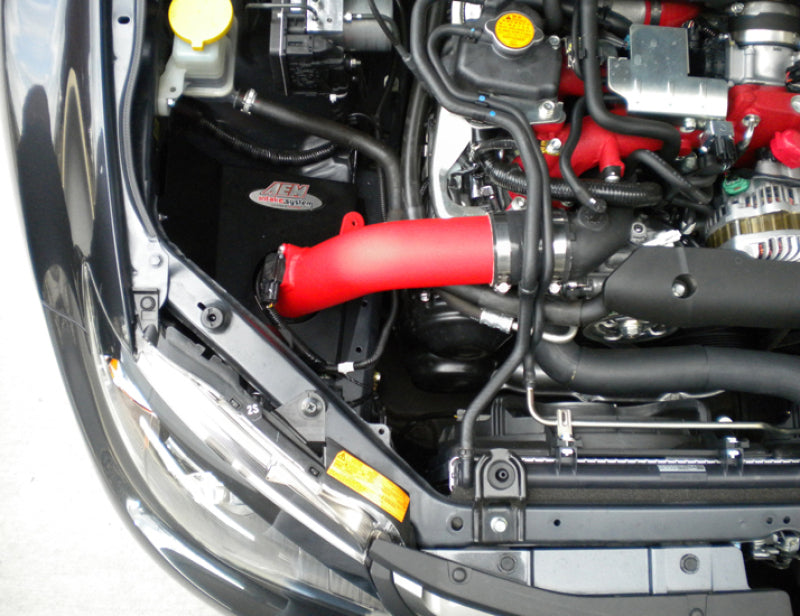 Toma de aire frío arrugada roja AEM WRX/STi 08-11
